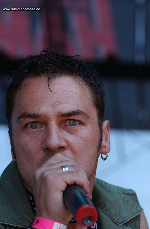 Bild eines Mitglieds der Band Age of Ignorance beim Live-Auftritt.